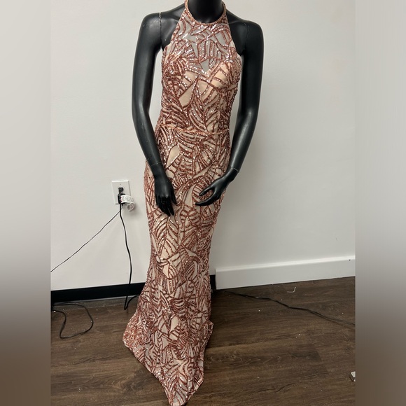 Envious Couture Size 6 Rose Gold Halter Neck Open Back Beaded Long Dress NWT Envious Couture Size 6 Rose Gold Halter Neck Open Back Beaded Long Dress NWT